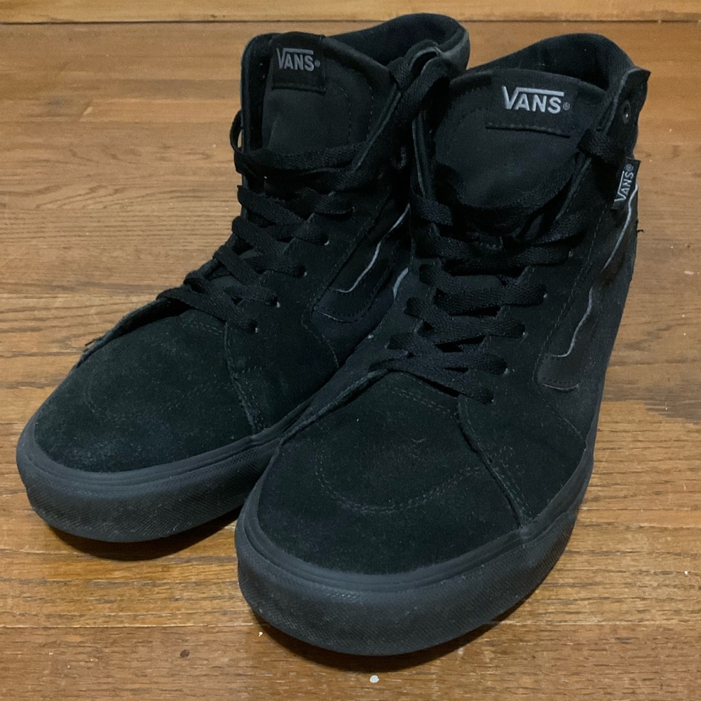 Vans Sk8 High Triple Black. In Very Good Condition. Men’s 12.